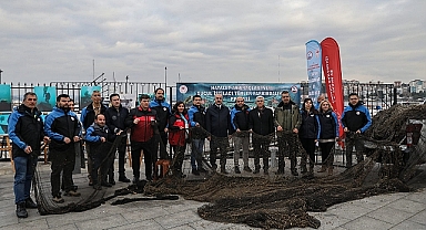 Çanakkale'de 2024 yılında denizden 16 bin metrekare hayalet ağ çıkarıldı.