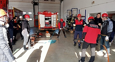 Çanakkale Belediyesi (ÇASAR) İtfaiye Müdürlüğü tarafından Yangın eğitim aldı