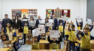 Çanakkale'de Öğrencilerin karne sevinci