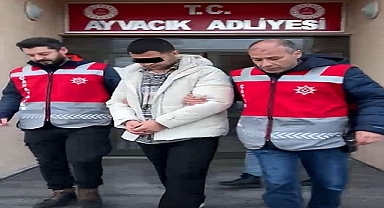 AYVACIK İLÇESİ'NDE 25 MİLYONLUK DOLANDIRICI SUÇ ÜSTÜ YAKALANDI…