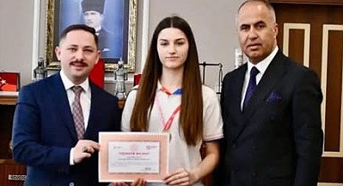 Biga İlçesi'nin Altın Yumruk Kızı Rabia Cesur
