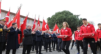 Çanakkale'de Deniz Zaferi'nin 110 Yıl Coşkusu Başladı