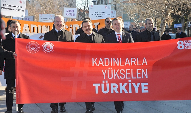 Çanakkale'de Erkekler Kadına Şiddeti Farkındalığı İçin Yürüdü