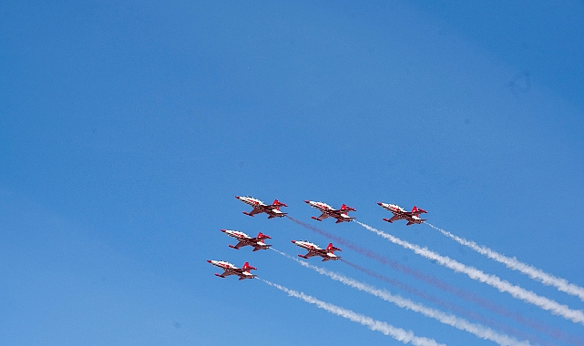 Çanakkale'de Türk Yıldızları Gösterisi Büyük İlgi Gördü