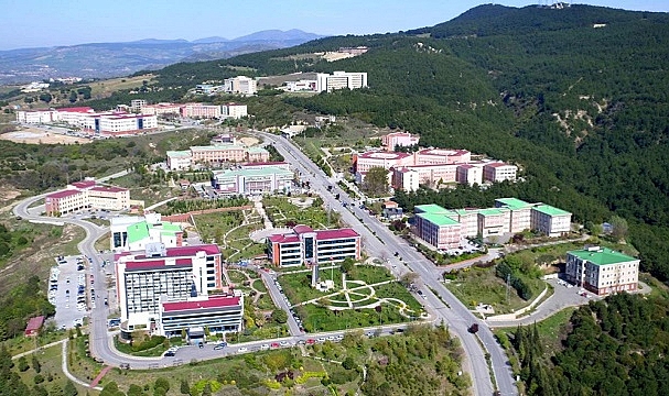 ÇOMÜ' nün 2025 Dünya Üniversiteler sıralamasında yükselişini sürdürüyor.