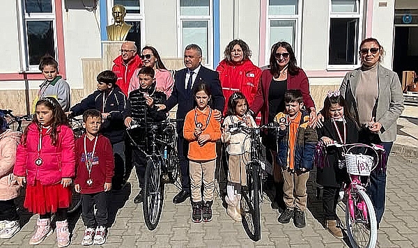 Lapseki'de Kan Bağışcısı Sağlayan Öğrenciler Ödüllendirildi