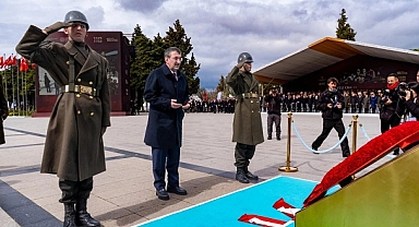 Şehitler Abidesi'nde Çanakkale Zaferi töreni