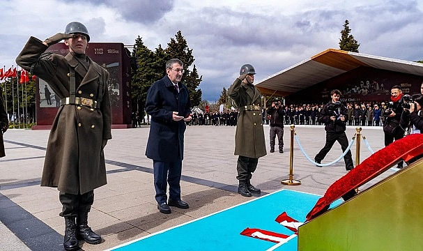 Şehitler Abidesi'nde Çanakkale Zaferi töreni