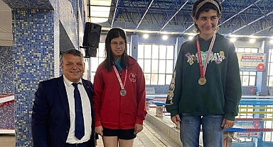 Çanakkale’de Özel Sporcular Arasında Yüzme Yarışması 