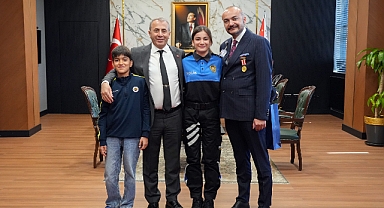 Çanakkale Emniyet Müdürü Kurt, 23 Nisan İçin Koltuğunu Gazi Polis Kızına Devretti