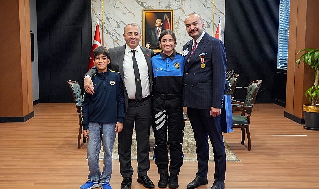 Çanakkale Emniyet Müdürü Kurt, 23 Nisan İçin Koltuğunu Gazi Polis Kızına Devretti