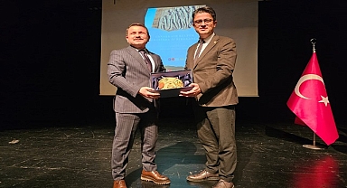 Çanakkale Savaşları Gelibolu Tarihi Alan Başkanı İsmail Kandemir'e ÇOMÜ'den önemli ödül.