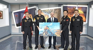 Vali Toraman Solotürk Ekibini Ağırladı