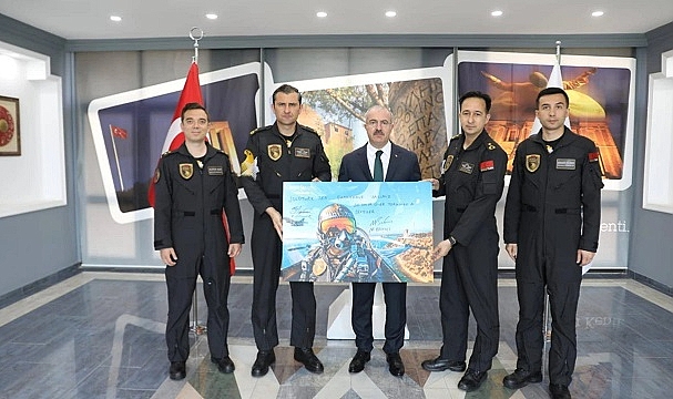 Vali Toraman Solotürk Ekibini Ağırladı