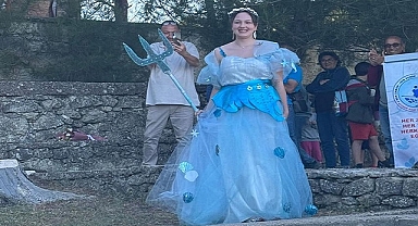 Ayvacık İlçesinde “Mitolojik Tanrılar ve Truva Temalı Defile”Antik Çağı Yaşattı.