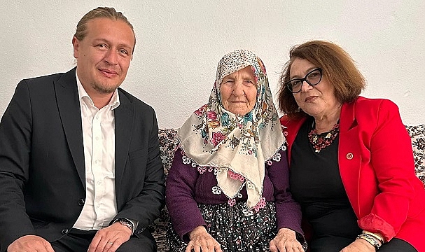 Başkan Öztürk; Anneleri Ziyaret Etti, “İyi ki Varsınız”