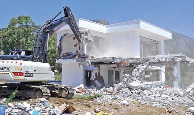 Assos Bölgesinde Kaçak Yapıların Yıkımı Sürüyor