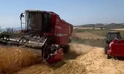 Çanakkale'de Yangın Tedbiri Olarak Tarlalarda Su Tankları Bekletiliyor