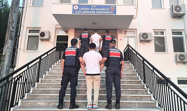 Lapseki ilçesi Mecidiye Köyünde Attıkları İzmaritten Yangın Çıktı