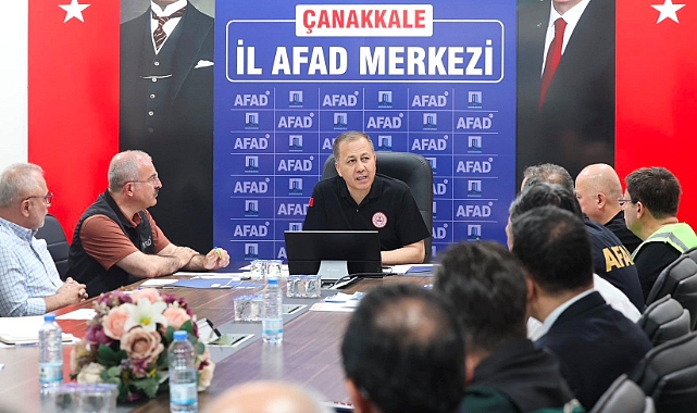 İçişleri Bakanı Ali Yerlikaya, Çanakkale'deki Yangın Bölgesinde İncelemelerde Bulundu