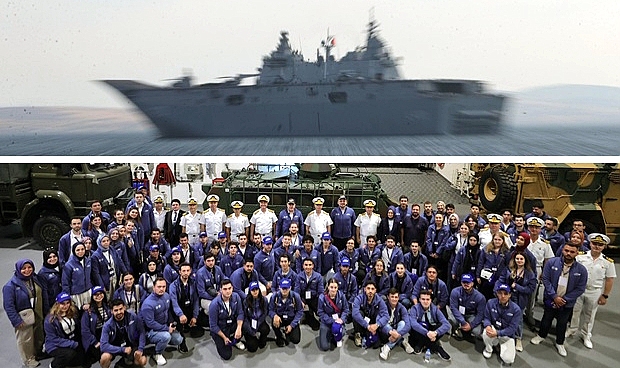 TCG Anadolu, Zafer Haftası İçin İstanbul Yolunda