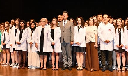 Rektör Prof. Dr. R. Cüneyt Erenoğlu: “Beyaz Önlük Sorumluluğun Sembolüdür”