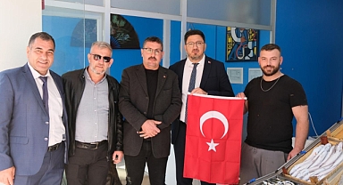 AK Parti Kepez Teşkilatı’ndan Esnafa Anlamlı 29 Ekim Ziyareti