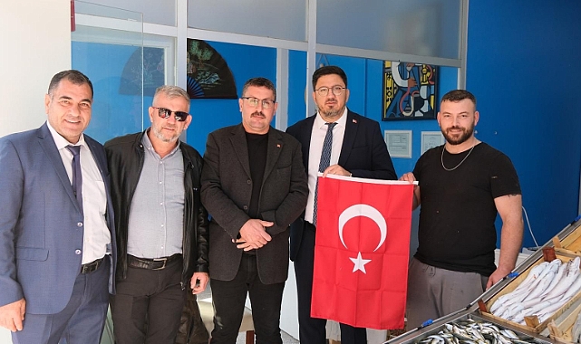 AK Parti Kepez Teşkilatı’ndan Esnafa Anlamlı 29 Ekim Ziyareti