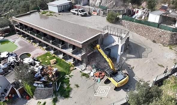Ayvacık İlçesinde Kaçak Yapılaşmaya Karşı Kararlı Mücadele: 121 Yapı Yıkıldı