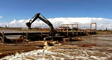 Ayvacık’ta Tuzla Çayı Taştı: Tarım Arazileri ve Binalar Su Altında