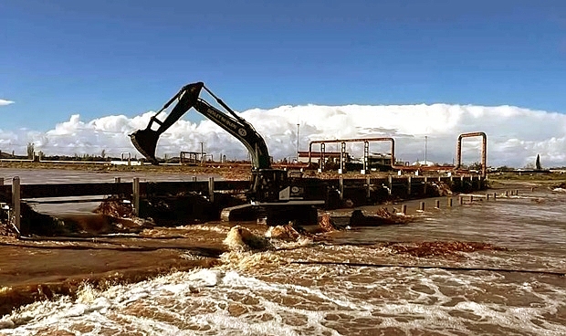 Ayvacık’ta Tuzla Çayı Taştı: Tarım Arazileri ve Binalar Su Altında