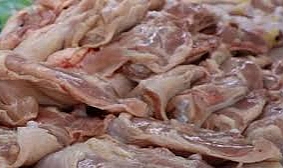 Gökçeada’da 2 Ton Son Kullanma Tarihi Geçmiş Et ve Süt Ürünü İmha Edildi