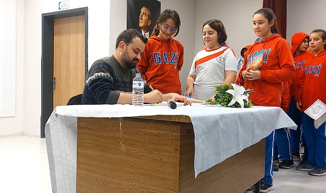 Çanakkale Gazi Ortaokulu'nda Yazar Buluşması Düzenlendi