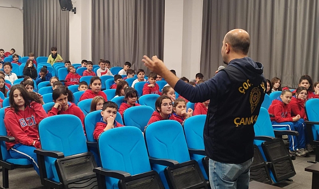Çanakkale Gazi Ortaokulun' da Akran Zorbalığı ve Siber Tehlikelere Karşı Öğrencilere Eğitim