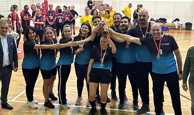 Öğretmenler Voleybol Turnuvasında Dostluk ve Rekabet Bir Aradaydı