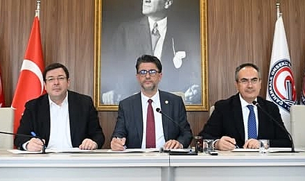 ULUSLARARASI ÇANAKKALE SERAMİK SEMPOZYUMU İÇİN İMZALAR ATILDI