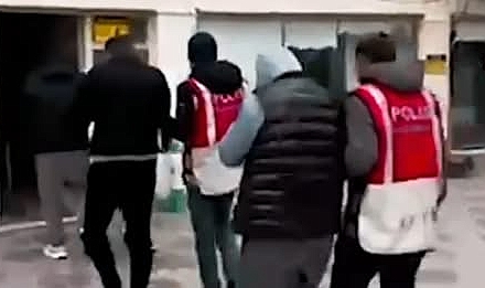 Çanakkale'de Göçmen Kaçakçılığına Büyük Darbe: 33 Düzensiz Göçmen Yakalandı 5 Organizatör Tutuklandı