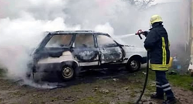 Ayvacık’ta Park Halindeki Otomobil Küle Döndü