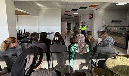 Karabiga’da Trafik Bilinci, Kadın Çalışanlara “Bir Kural Bir Ömür” Eğitimi