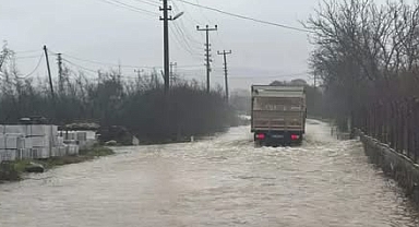 Sağanak Ayvacık’ta Hayatı Felç Etti