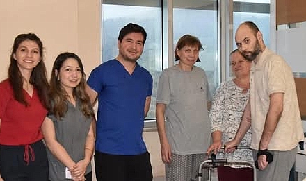 Trafik Kazasında Ağır Yaralanan Rus Çift, Çanakkale’de Sağlığına Kavuştu