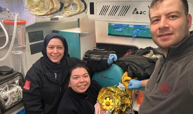 Ambulansta Mucize Doğum: Ayvacık'ta Sağlık Ekiplerinden Örnek Müdahale