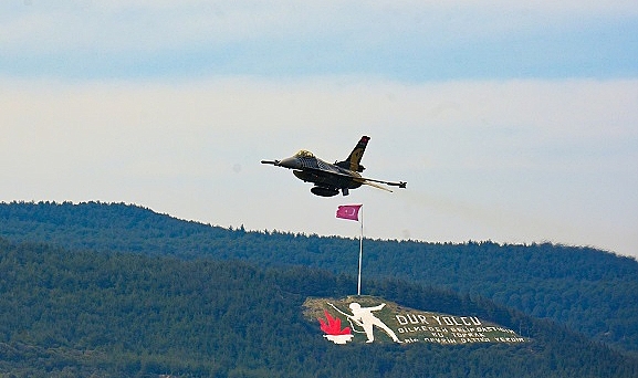 SOLO Türk'ten Çanakkale Semalarında Nefes Kesen Gösteri