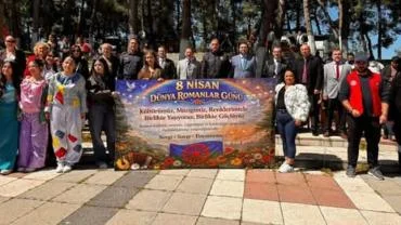 Biga’da 9/8’lik Coşku: Romanlar Günü Renkli Görüntülere Sahne Oldu