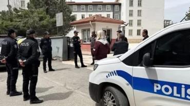 Ezine’de 14 Yaşındaki Öğrenciden Sosyal Medyada Silahlı Tehdit Paylaşımı