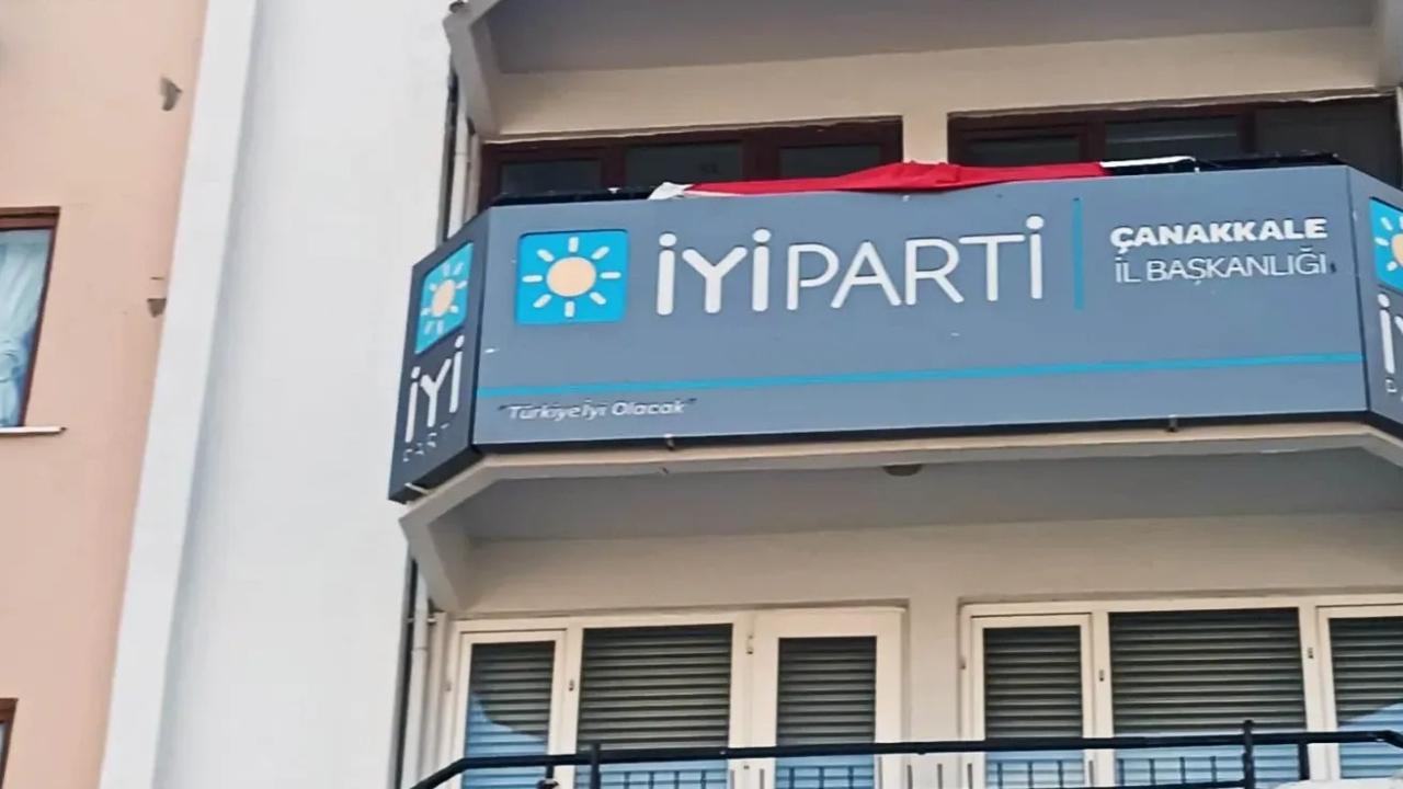 İYİ Partili Çanakkale Belediye Meclis Üyelerinden Kerem Özer’e Sert Tepki: “Siyasi Etikle Bağdaşmıyor”