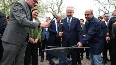 TURAN: "NEVRUZ AYRIŞMANIN DEĞİL, KARDEŞLİĞİN GÜNÜDÜR."