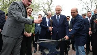 TURAN: "NEVRUZ AYRIŞMANIN DEĞİL, KARDEŞLİĞİN GÜNÜDÜR."