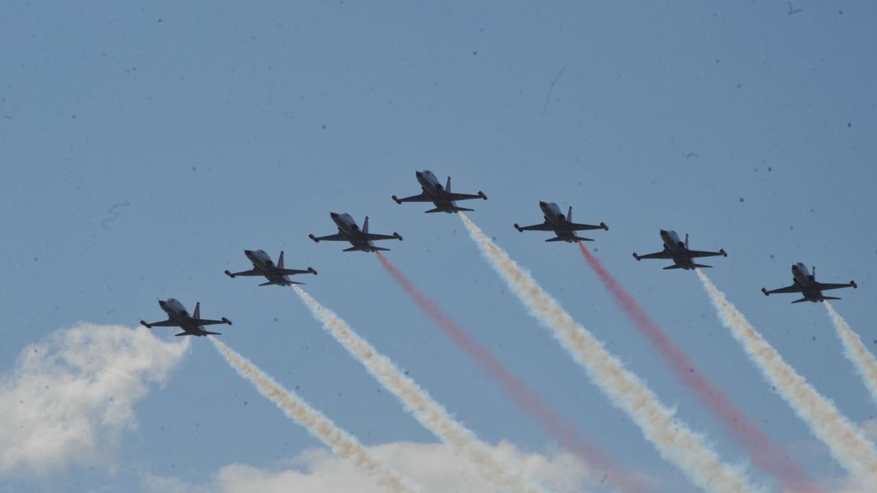 Türk Yıldızları’ndan Çanakkale Semalarında Nefes Kesen 23 Nisan Gösterisi